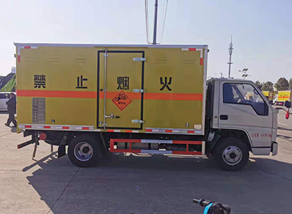 微山爆破器材运输车工人安全操作规范与智能技术保障